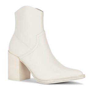 STEVE MADDEN “Cate” Boot